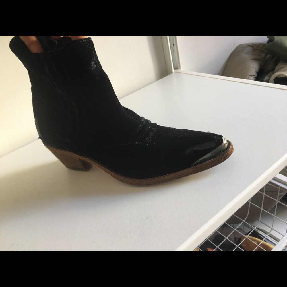 Shoe
